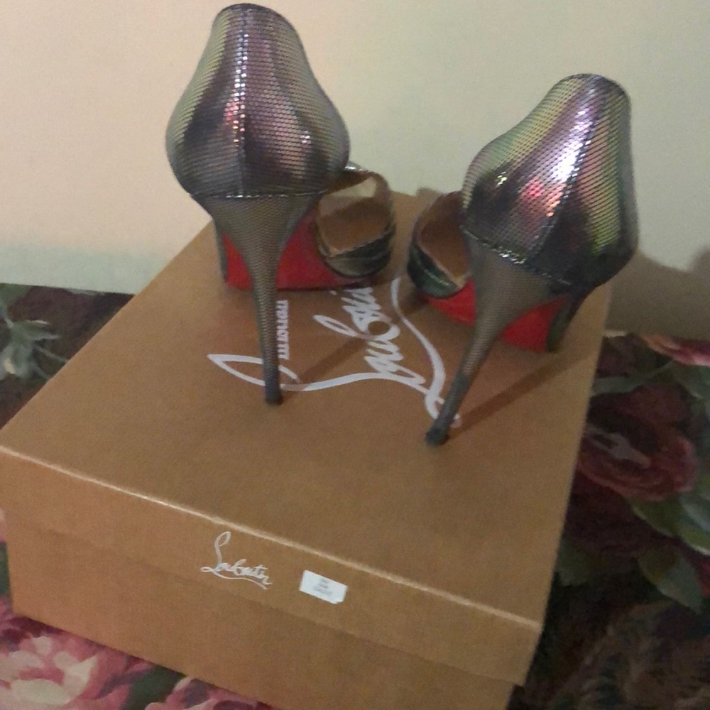 Heels - Picture 2 of 3